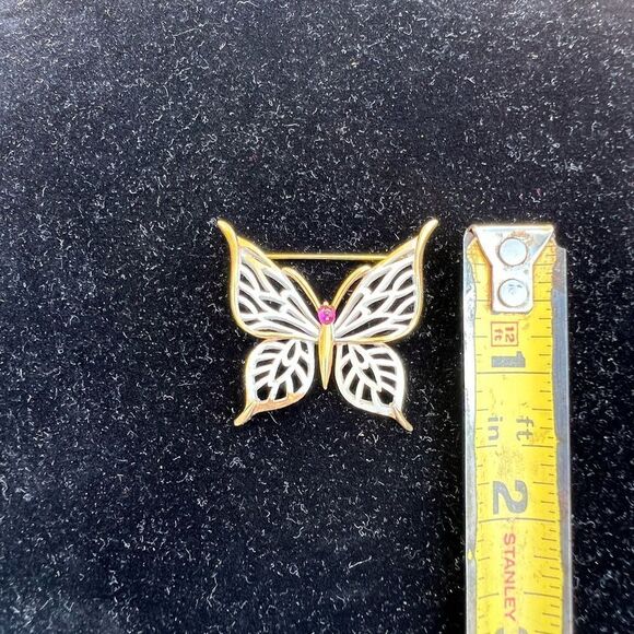 Crown Trifari Vintage Metal Butterfly Brooch With Red Gem White Gold Trim - Picture 6 of 7